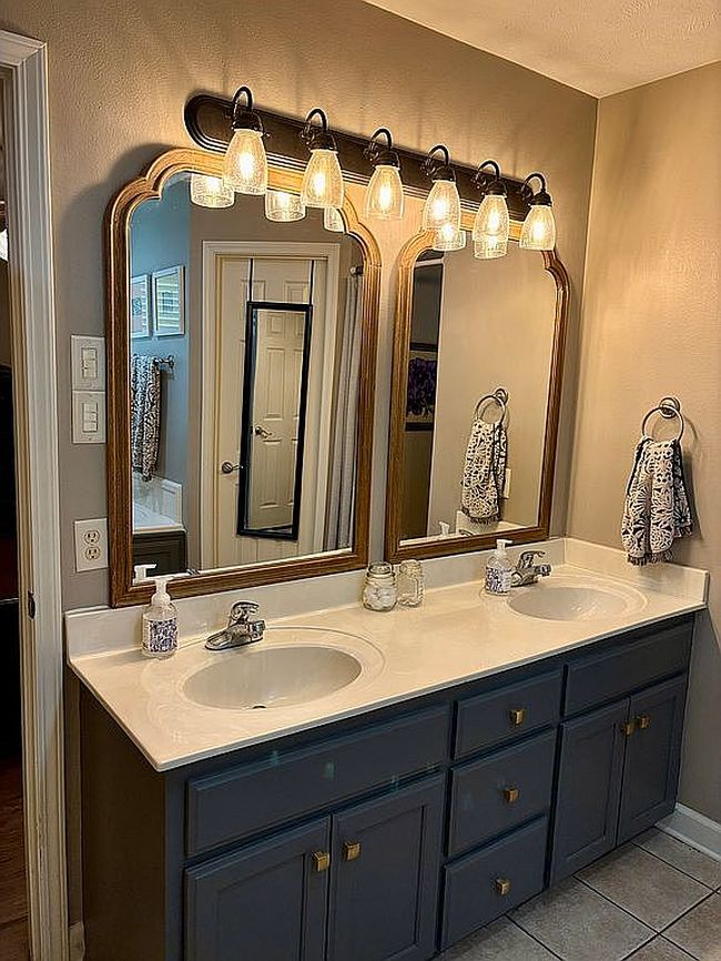 Image of 2240 Desha Dr