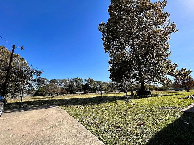 Photo of 3410 Oak Tree Ln, Midlothian, TX