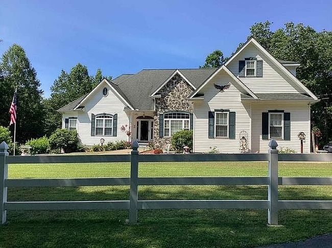 Photo of 375 Beech Creek Hollow Rd, Oak Hill, WV