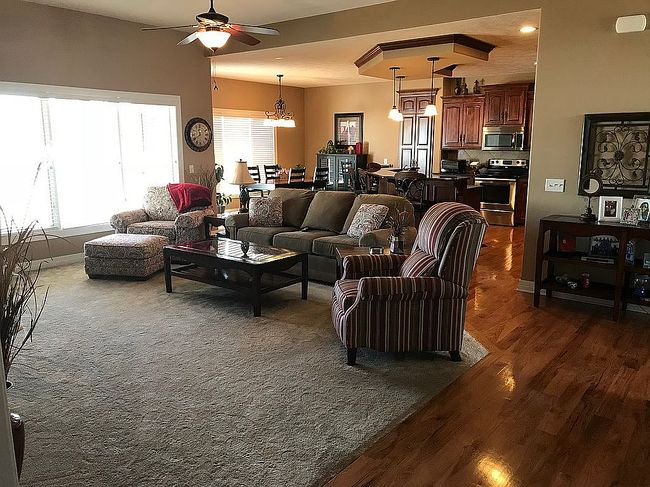 Photo of 7975 Shadow Lake Dr, Papillion, NE