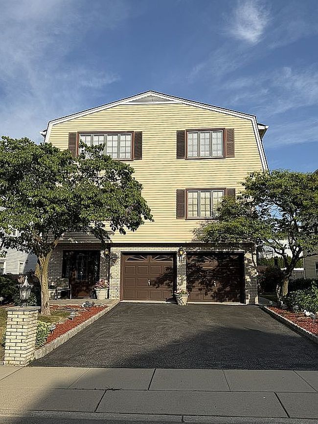 Photo of 16 Village Pl, Secaucus, NJ