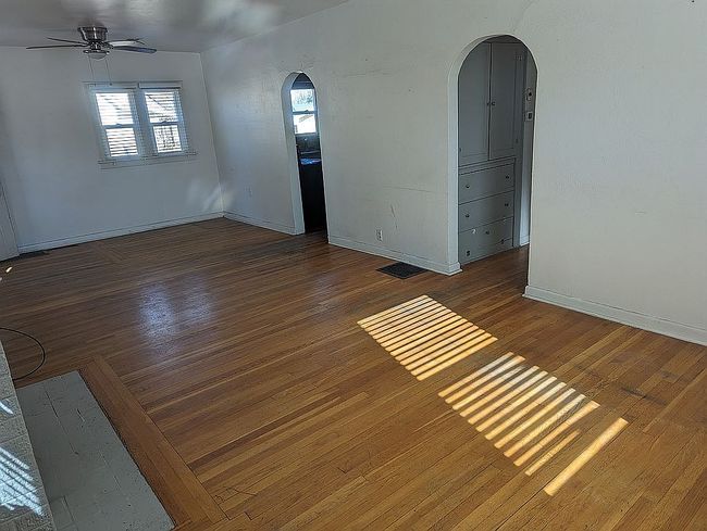 Preview of property located at 401 W Corona Ave