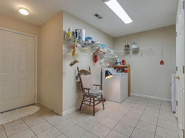Image of 2425 E Lakeview Dr Apt 5