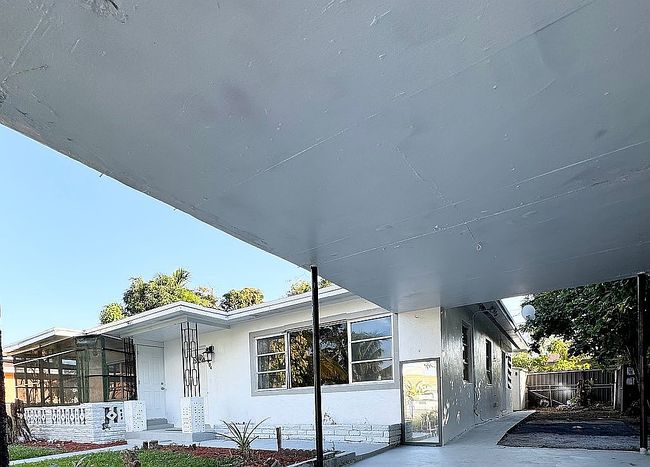 Image of 904 Ne 164th St