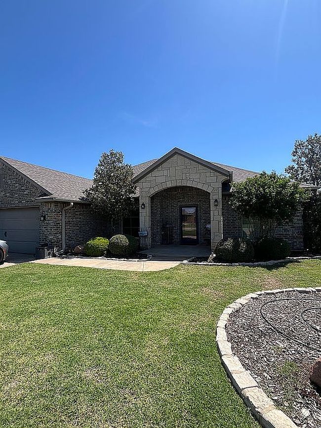 Image of 916 Isabella Ln