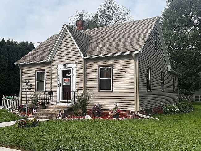 Photo of 709 N 9th St, Clear Lake, IA