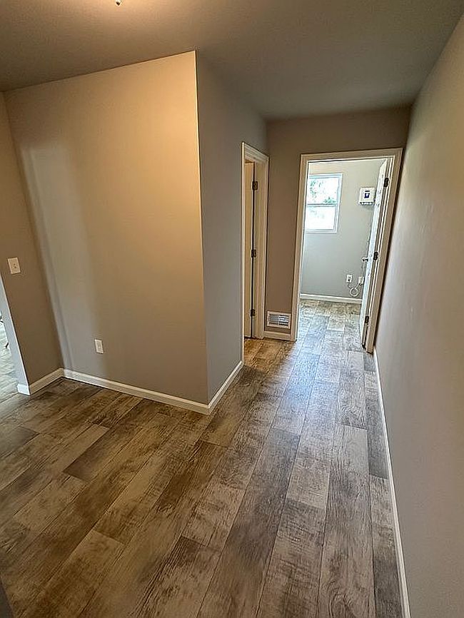 Photo of 1017 Kemperwood Ct, Howell, MI