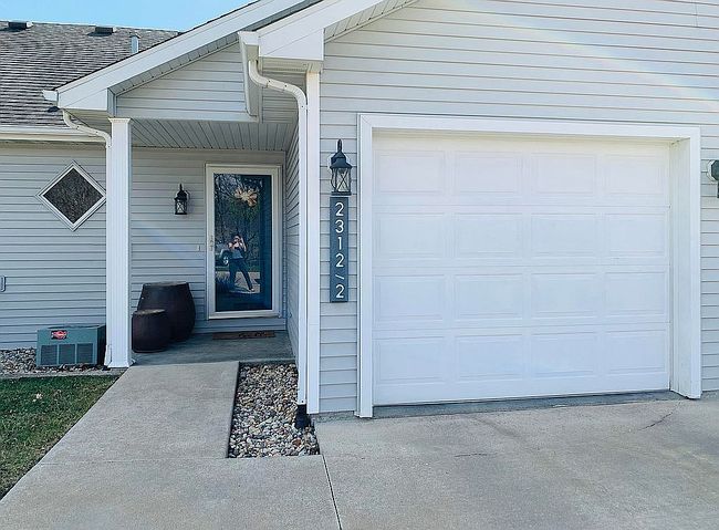 Photo of 2312 Bos Landen Dr Apt 2, Pella, IA