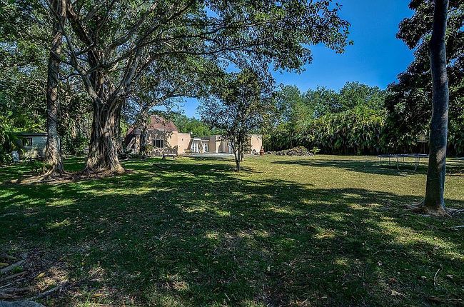 Preview of property located at 9650 Sw 87th Ave