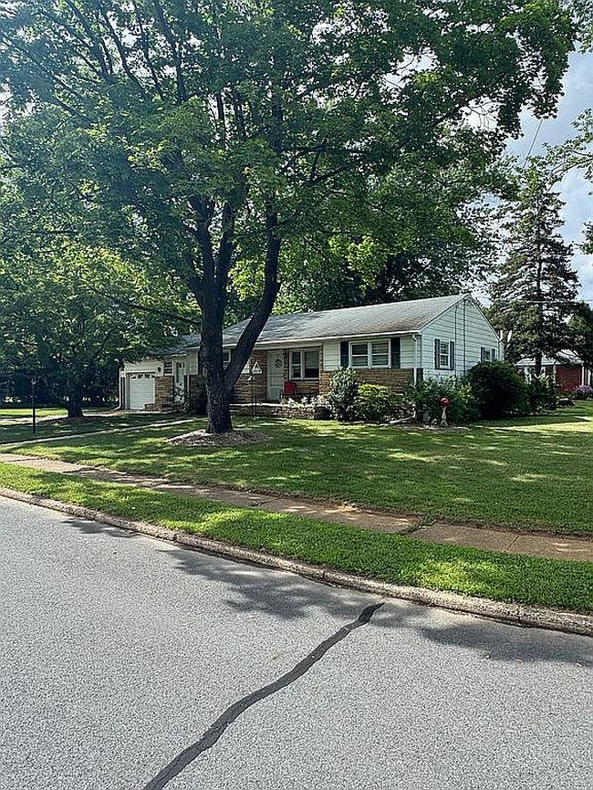 Photo of 12 Fox Ln, Hamilton, NJ