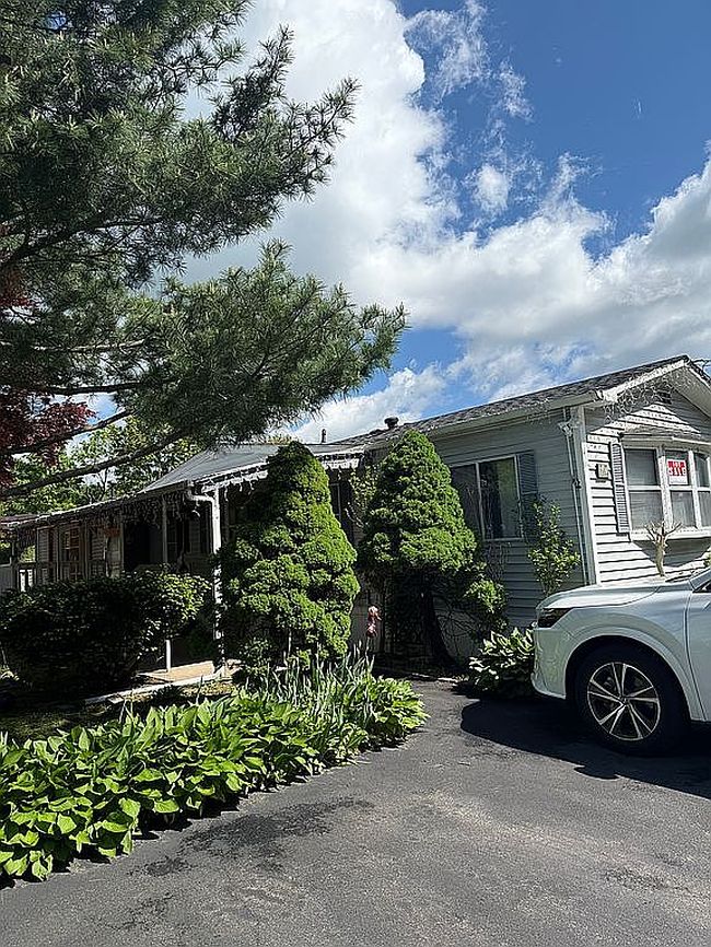 Image of 82 Parkway Trailer Ct