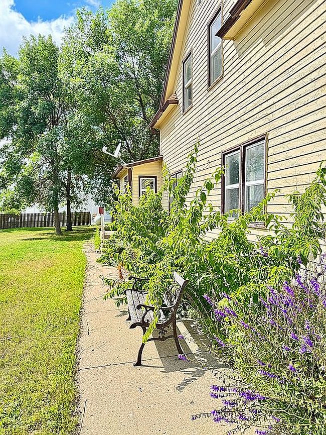 Photo of 1016 Birch Ave, Harvey, ND