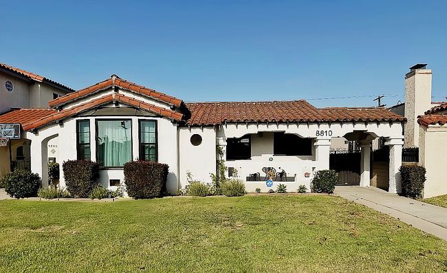 Photo of 8810 S Gramercy Pl, Los Angeles, CA
