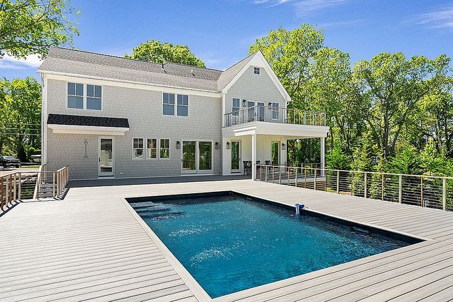 Photo of 16 Lovers Ln, Riverhead, NY