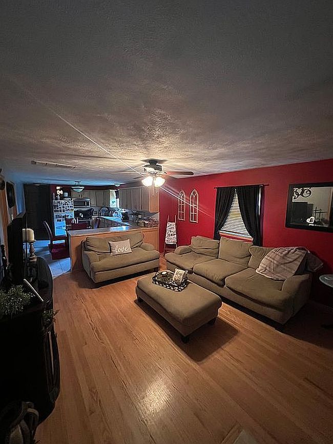 Photo of 627 N Market St, Hoopeston, IL