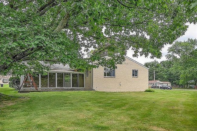 Image of 549 Louisville Pl