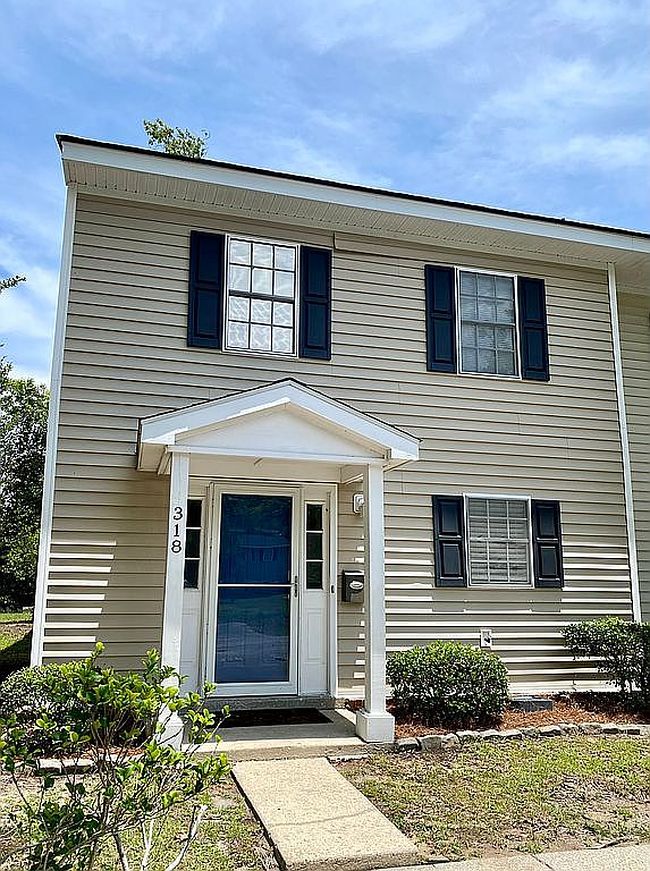 Photo of 318 Lakeside Dr, Mount Pleasant, SC