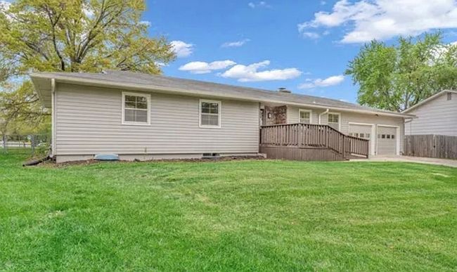 Photo of 2901 Colt Dr, Lawrence, KS