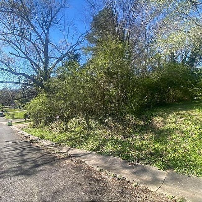 Photo of 7876 Lake Ave