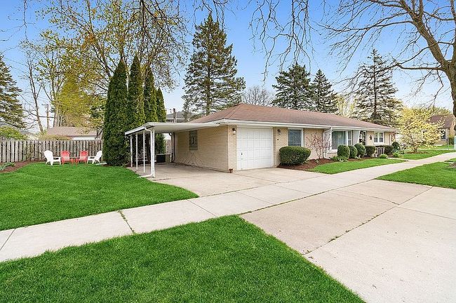 Image of 700 N Stone Ave