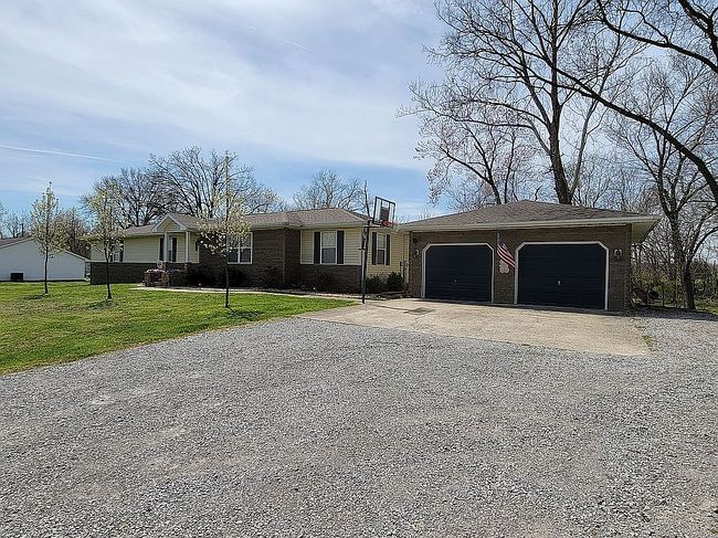 Photo of 608 N Maple St, Carterville, IL