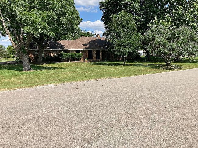 Additional photo 1 of property located at 3410 Oak Tree Ln