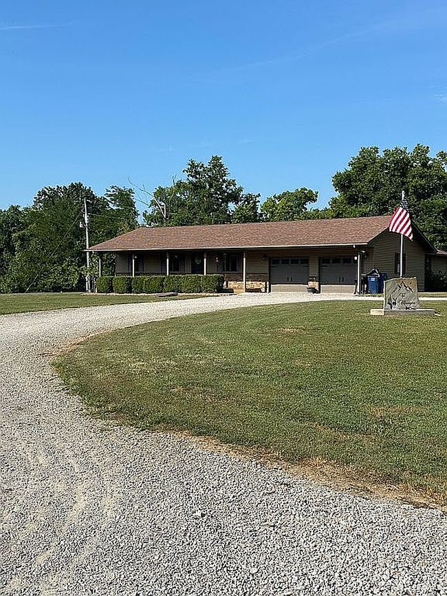 Photo of 604 Shoal Creek Rd, Murphysboro, IL