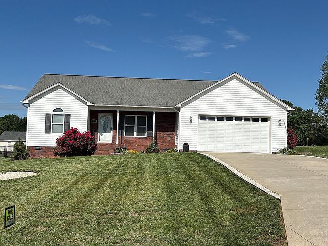 Photo of 72 Lynnbrook Ln, Taylorsville, NC