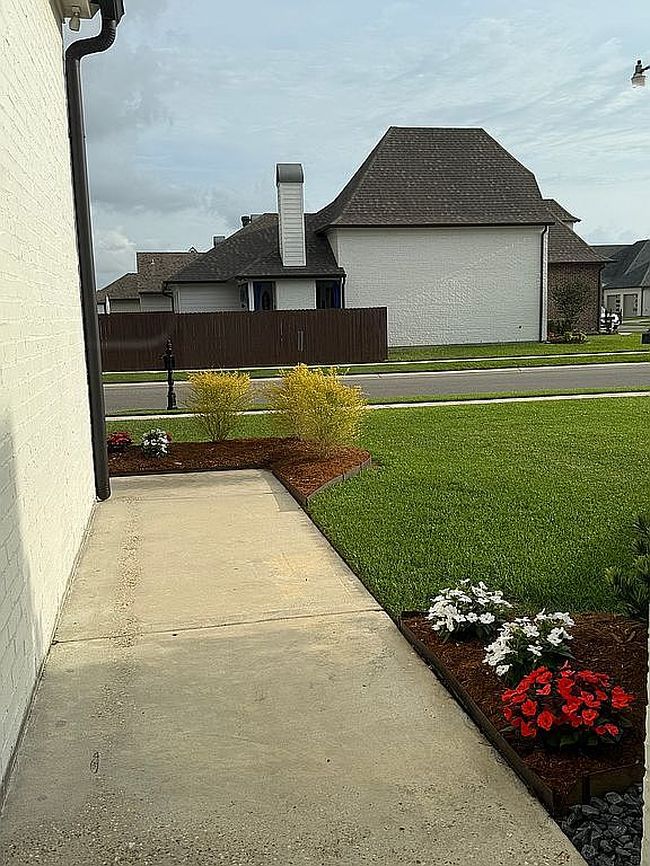 Photo of 303 San Marcos Dr, Youngsville, LA
