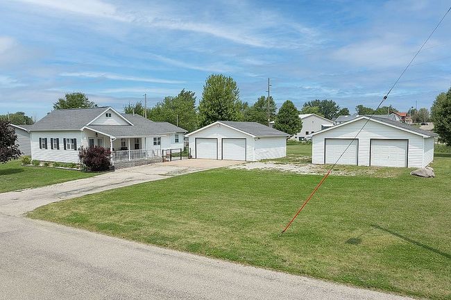 Photo of 402 Moore St, Urbana, IA