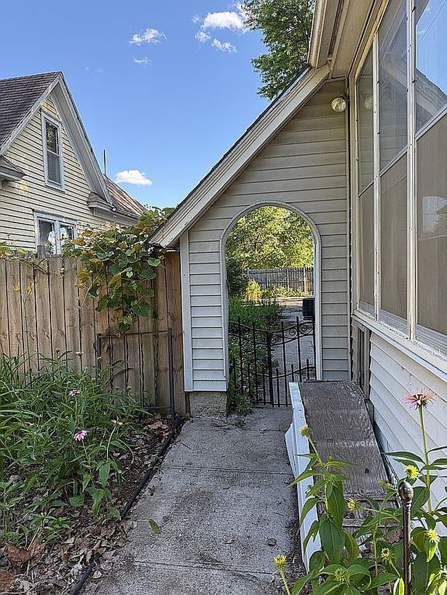 Additional photo 3 of property located at 1103 Koenigstein Ave