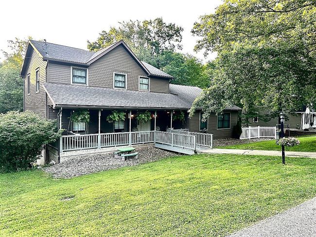 Photo of 160 Crestwood Ct, Belpre, OH