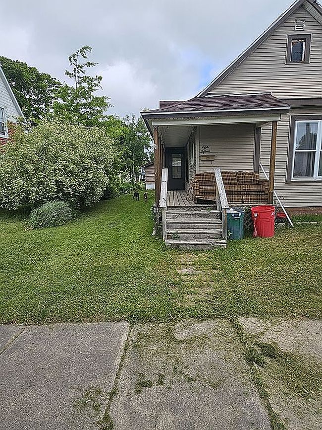 Photo of 815 Young St, Sault Sainte Marie, MI