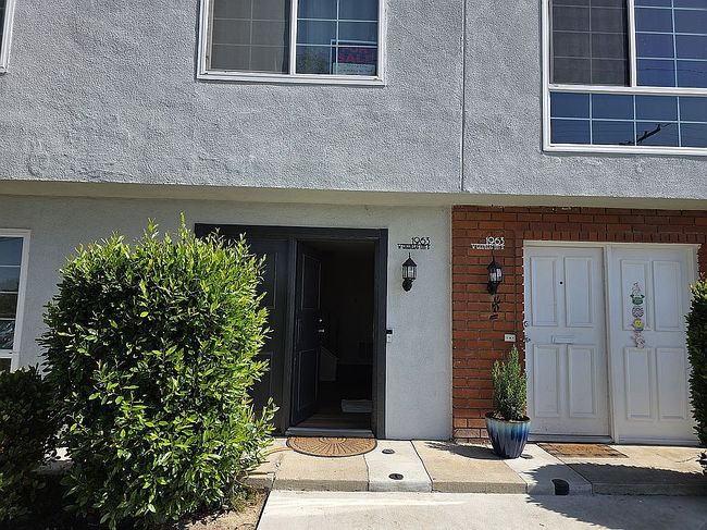 Image of 1963 W Greenleaf Ave Apt B