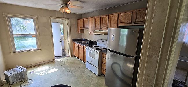 Image of 1934 S 28th St