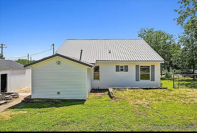 Photo of 122 S 3rd St, Yale, OK
