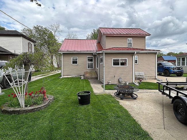 Photo of 110 S Main St, Wolcottville, IN