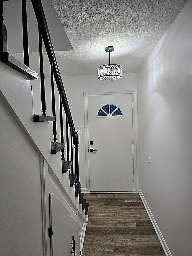 Additional photo 1 of property located at 101 Oxford Pl Apt 10