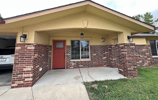 Photo of 2214 Cottonwood Ct, Winfield, KS