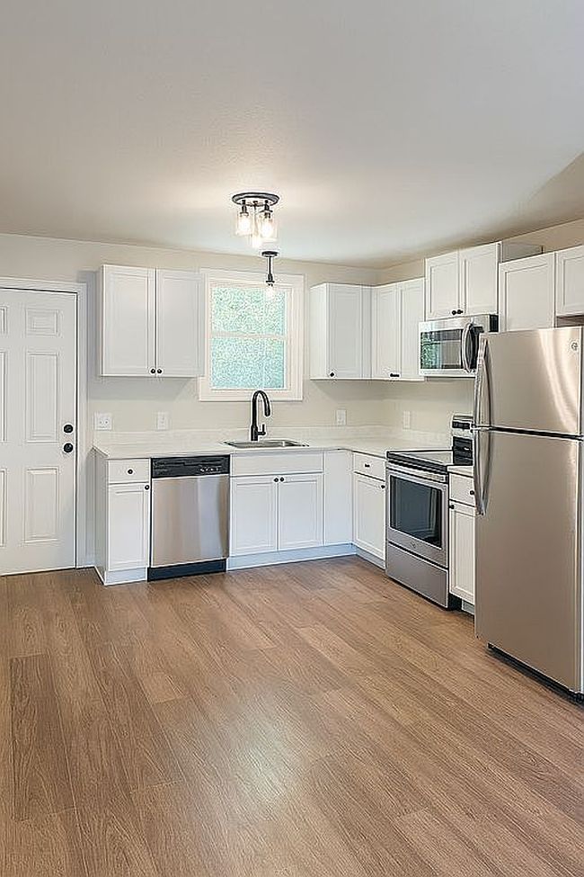 Additional photo 2 of property located at 104 Highland Trace Cv