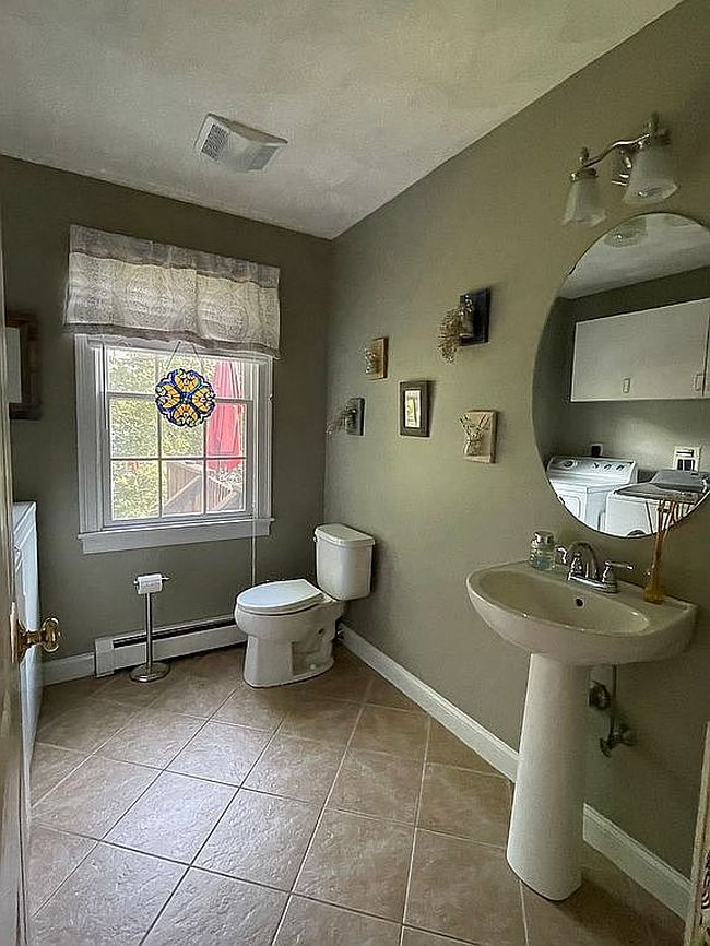 Photo of 17 Lincoln Ct, Amesbury, MA