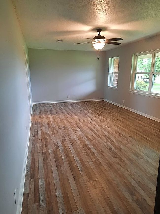 Photo of 801 E Runnels St, Mineral Springs, AR