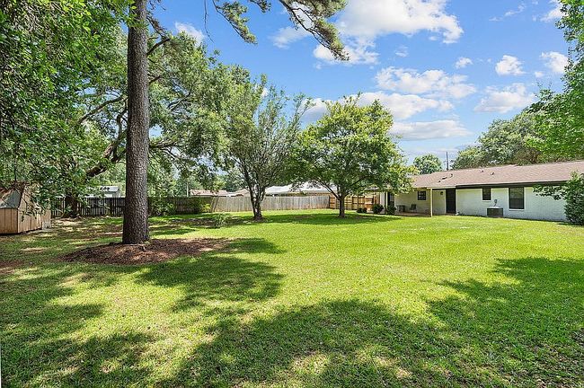 Image of 4325 Camellia Cir W