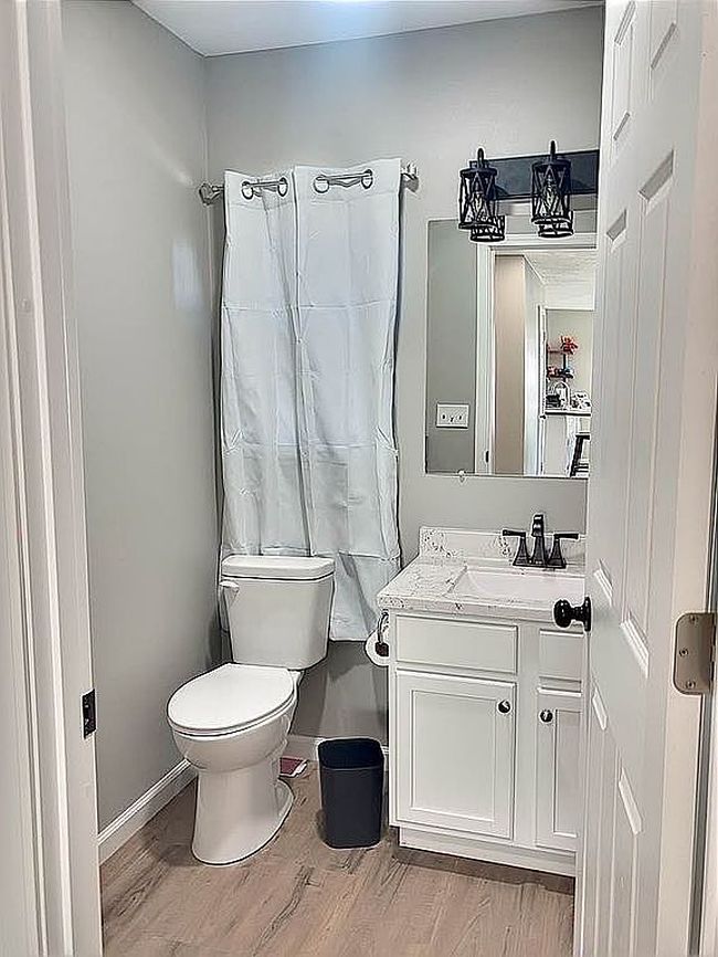 Image of 102 S Lois Ln