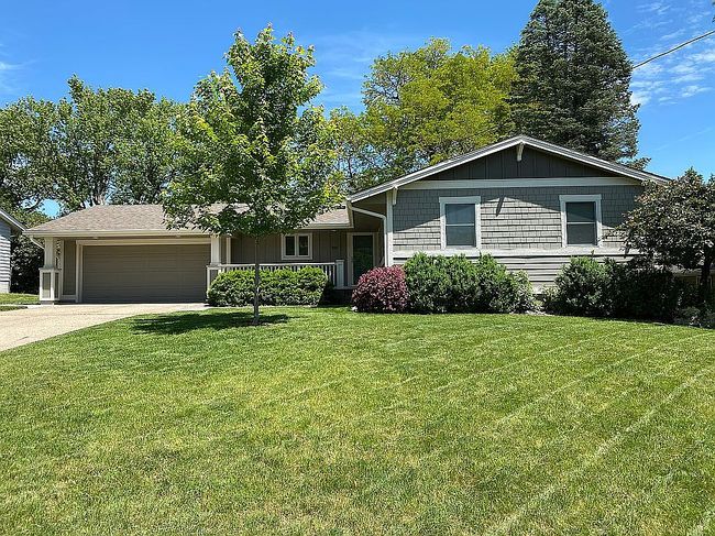 Photo of 901 30th St, West Des Moines, IA