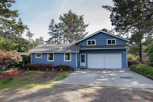 Image of 5825 Roma Ave