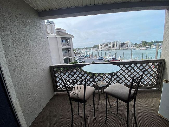 Image of 401 Harbour Poin #201