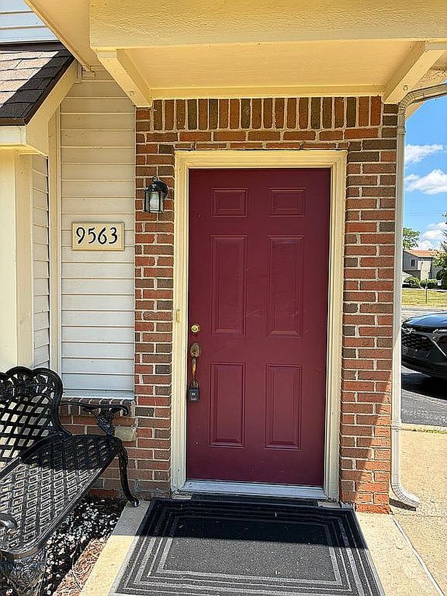Photo of 9562 Lakeside Dr, Ypsilanti, MI