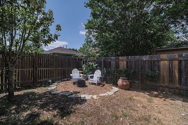 Photo of 346 Jim Miller Dr, Kyle, TX
