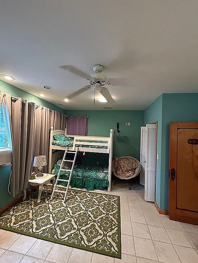 Image of 909 Pine Island Pt